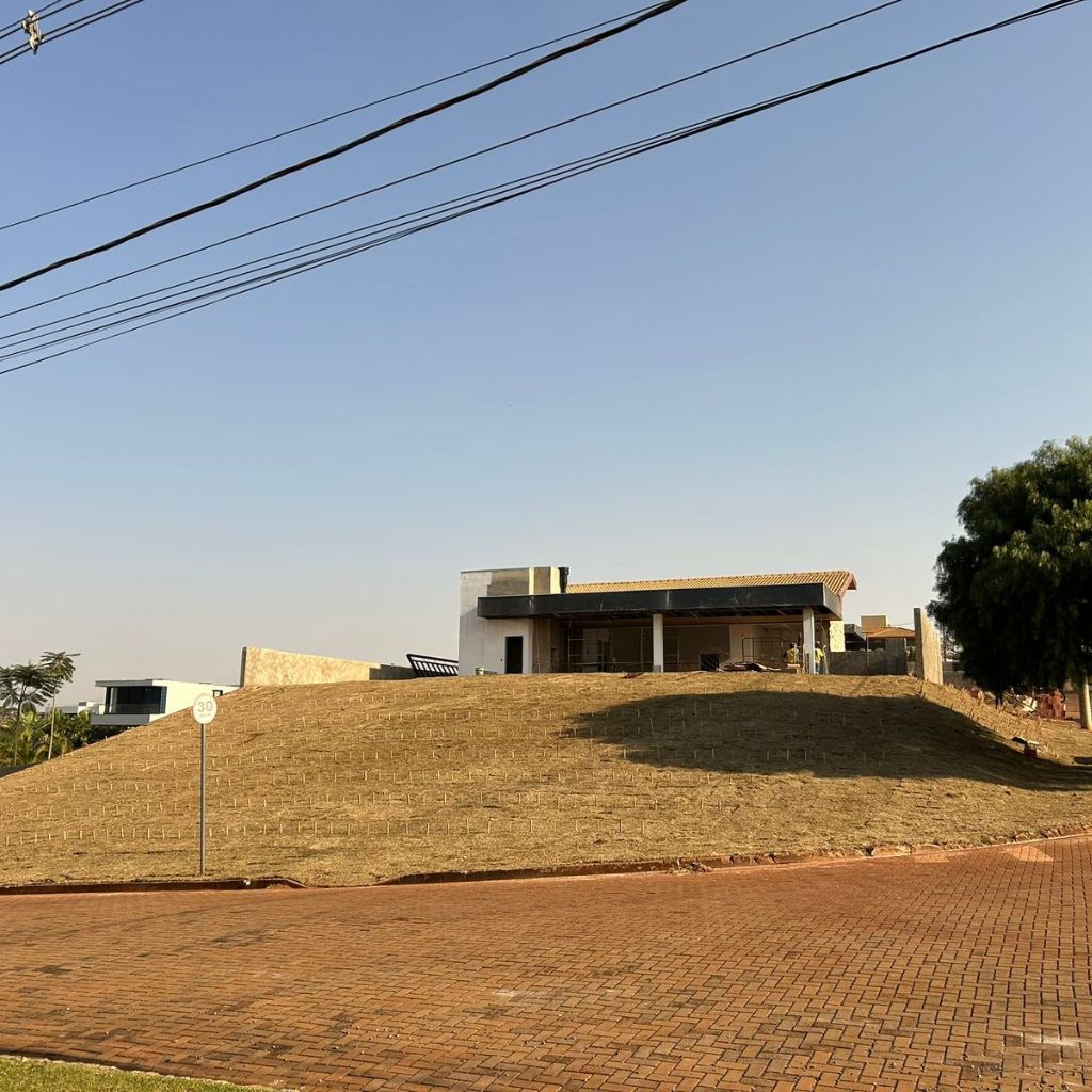 Paisagismo profissional com jardim planejado